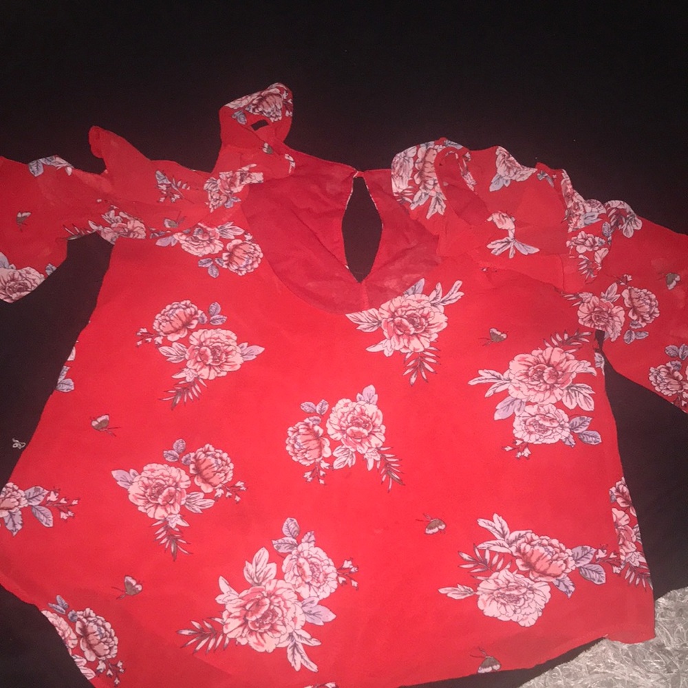 Exposed shoulder blouse